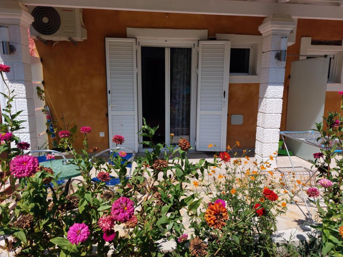 Iris Apartment Near Corfu Town Kontokali Exteriör bild